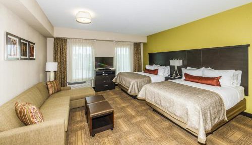 Studio Suite with Two Double Beds and Mobility Accessible Tub