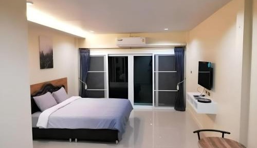 Studio with Mountain View