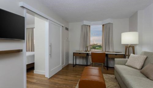 1 King &amp; sofa bed, Club level, Suite, Balcony