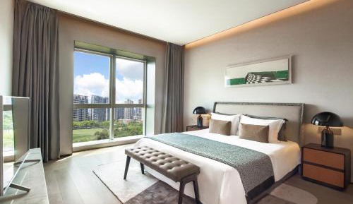 Elegant Suite with City View (Include Single Breakfast)