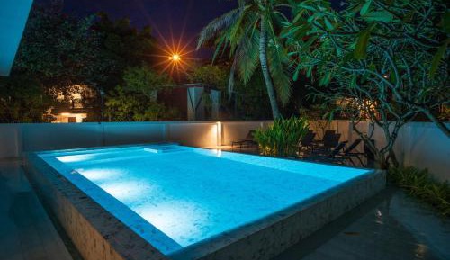 Deluxe Twin Room with Pool Access