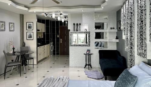 Deluxe Studio