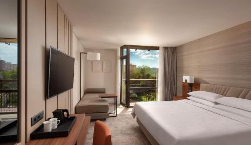 Signature King, Guest room, 1 King, Balcony