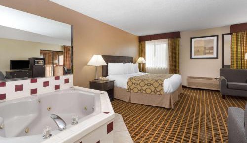 King Suite - Non-Smoking