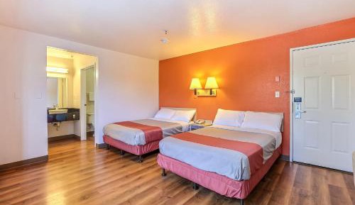 Deluxe Queen Room with Two Queen Beds