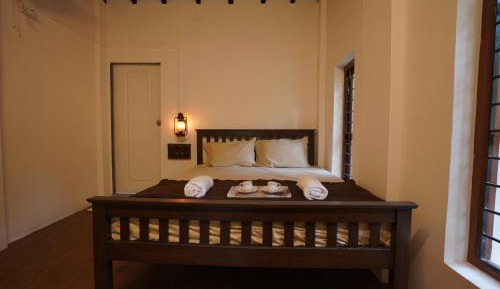 Deluxe Double Room (2 Adults + 1 Child)