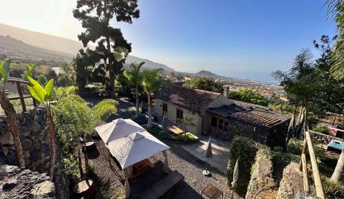 La Bodega with private hot tub 