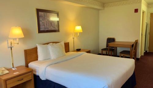 Queen Room - Non-Smoking