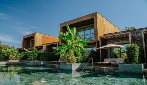 Lagoon Golf Swim-up