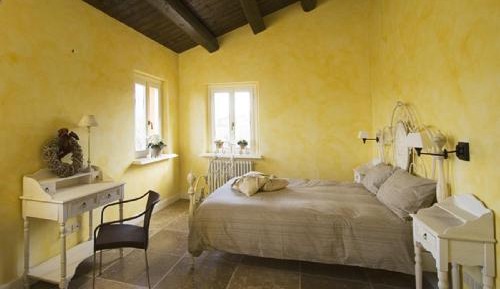 Suite with Mountain View