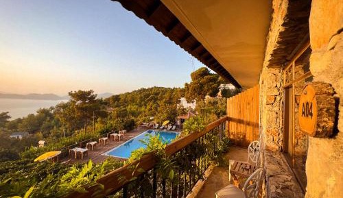 Deluxe Double Room with Balcony and Sea View