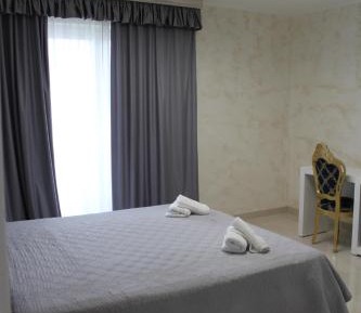 Large Double Room - Annex