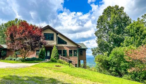 Four-Bedroom Holiday Home