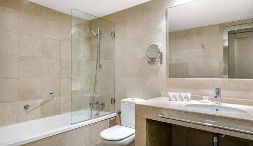 Standard Twin Room with Street View