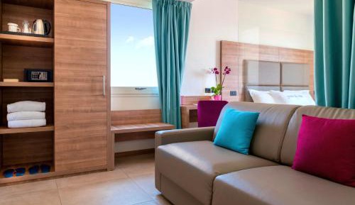 Suite with Balcony and Sea View and Jacuzzi