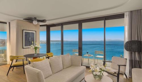 Corner Suite Sea View