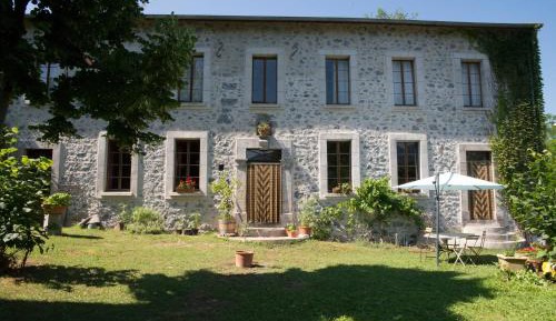 Family Room with Mountain View
