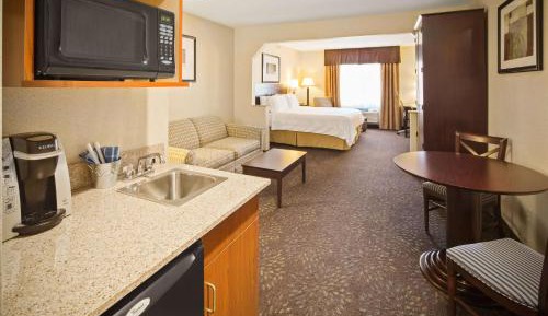 King Suite - Non-Smoking