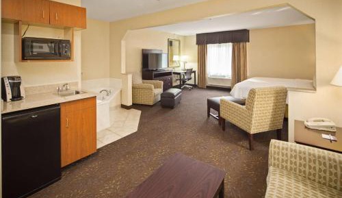 Deluxe King Suite - Non-Smoking