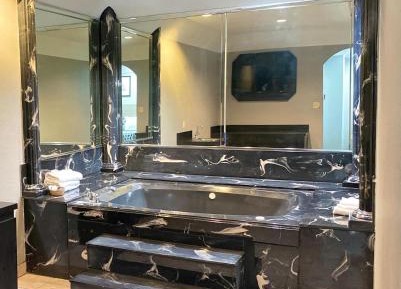King Suite with Jacuzzi 