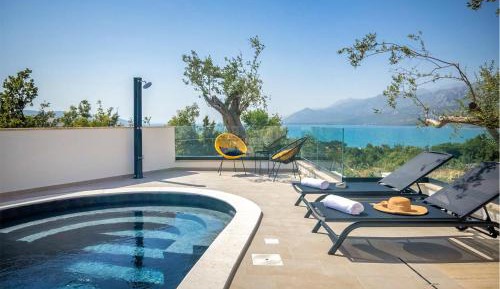 Six-Bedroom Holiday Home