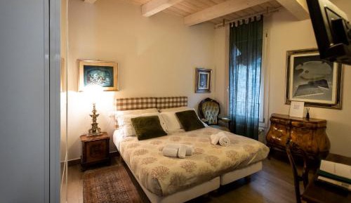 Deluxe Double Room with Shower