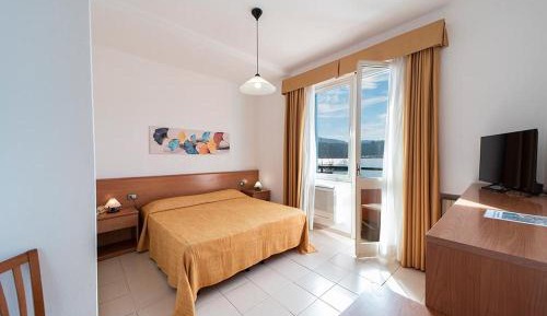 Triple Room with Sea View
