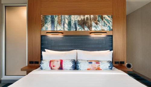 Guest room, King