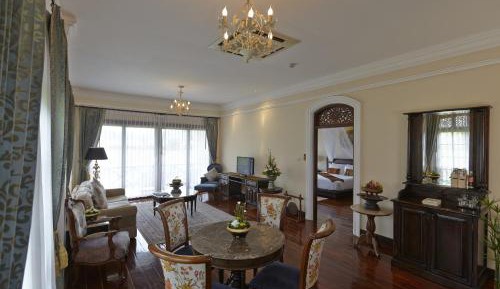 Suite with Mountain View