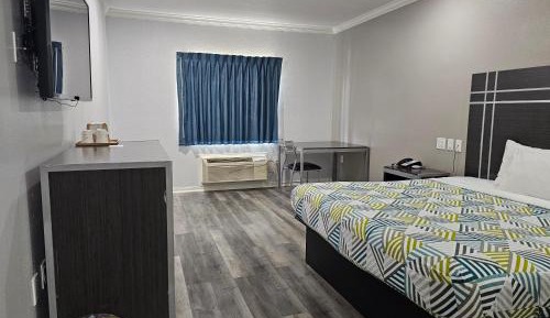 Deluxe King Room - Non-Smoking