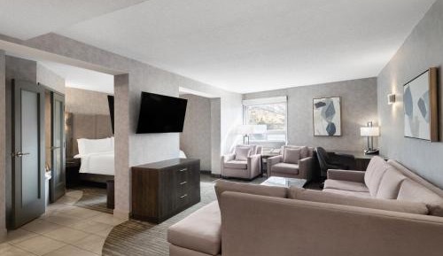 King Suite with Jetted Tub