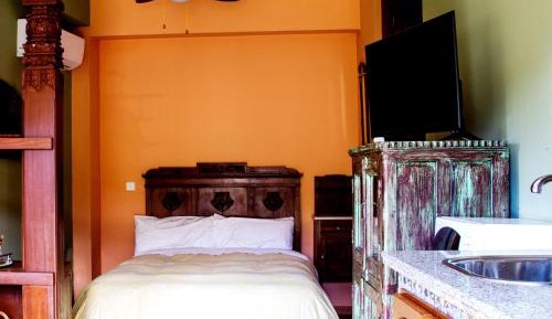 Apartment with Garden View