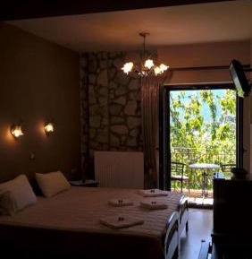 Double or Twin Room with Mountain View