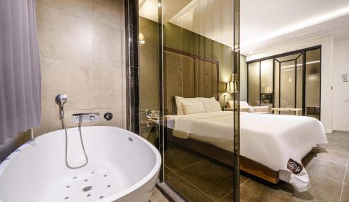 Deluxe Double Room with Bath
