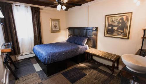 Queen Room
