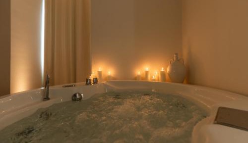 Suite with Hot Tub