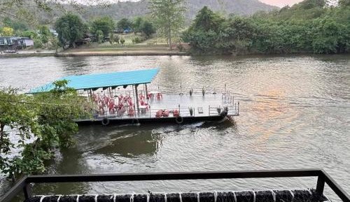 Standard Twin Room with Mountain View