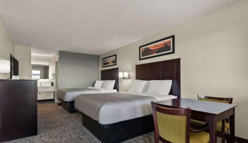 Queen Room with Two Queen Beds - Non-Smoking