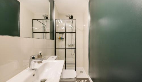 Single Room with Shared Bathroom