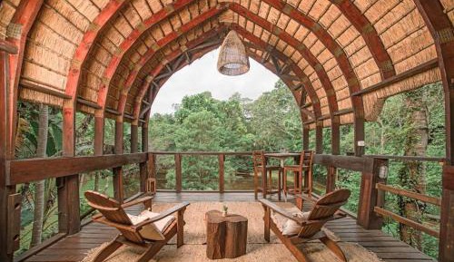 Upstairs Suite with Lake View