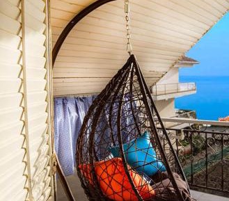 Apartment with Lake View