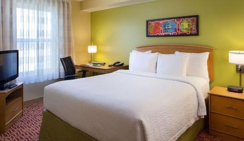 Two Bedroom Suite - Queen in Each