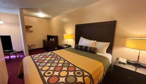 Queen Suite - Non-Smoking