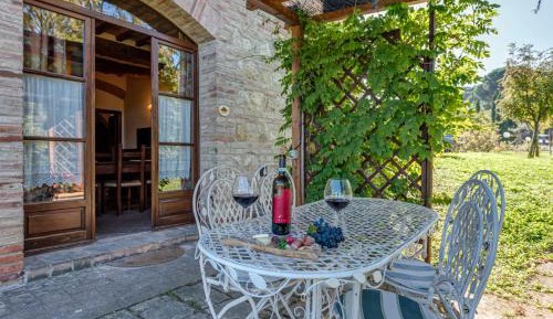 One-Bedroom Apartment with Garden View