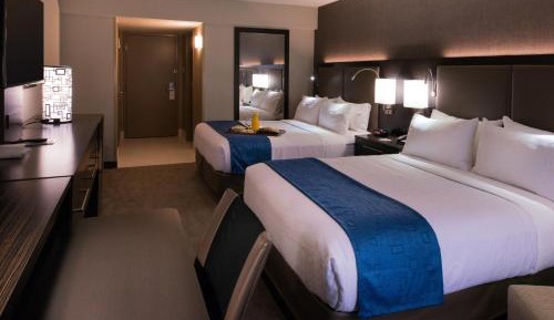 Standard Room with Two Queen Beds - Communications Accessible Tub