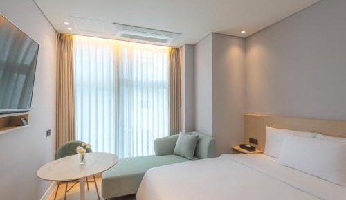 Deluxe Double Room with Side Sea View