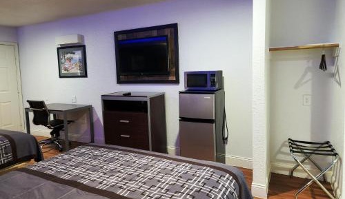 Deluxe Queen Room with Two Queen Beds - Non-Smoking