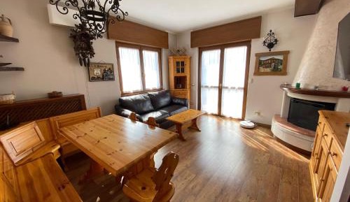 Apartment with Mountain View
