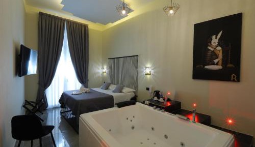 Queen Suite with Spa Bath