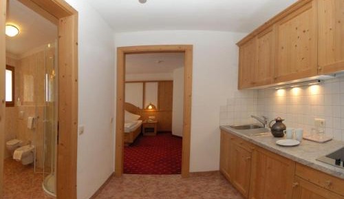 Family Room (2 Adults + 2 Children)